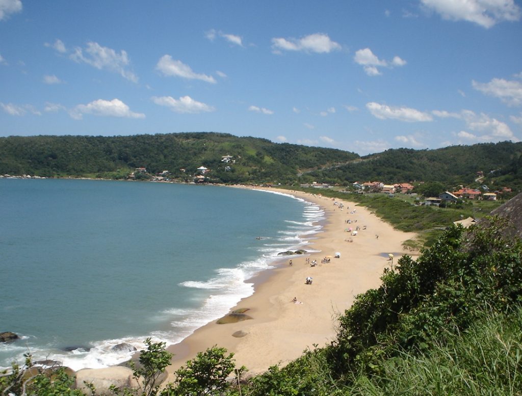 Praia do Estaleiro – Balneário Camboriú (SC) Praia do Estaleiro – Balneário Camboriú (SC)