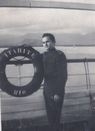 2º Oficial de Náutica Alvaro no navio de passageiros “Itahité”.