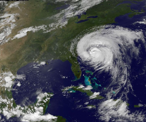 ( ILUSTRAÇÃO) Furacão Irene atingindo a costa dos EUA às 20hs (26/08/2011) - Foto: NASA's Hurricane Web Page