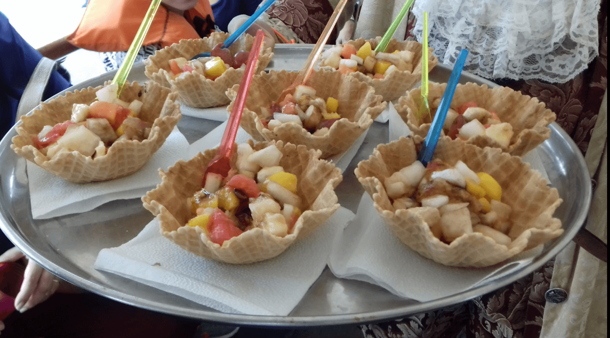 Salada de frutas em casquinhas