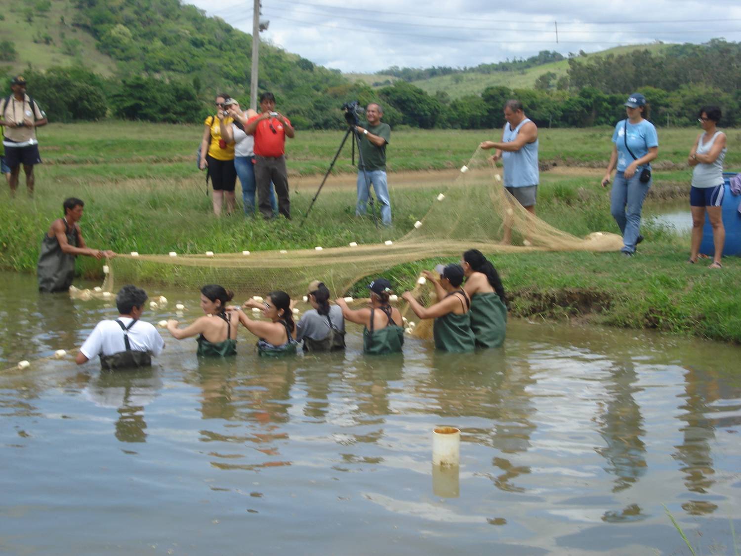 Aula pratica do Projeto Piabanha, talvez a unica instituição nacional cujo trabalho associa a genética à ecologia de peixes.